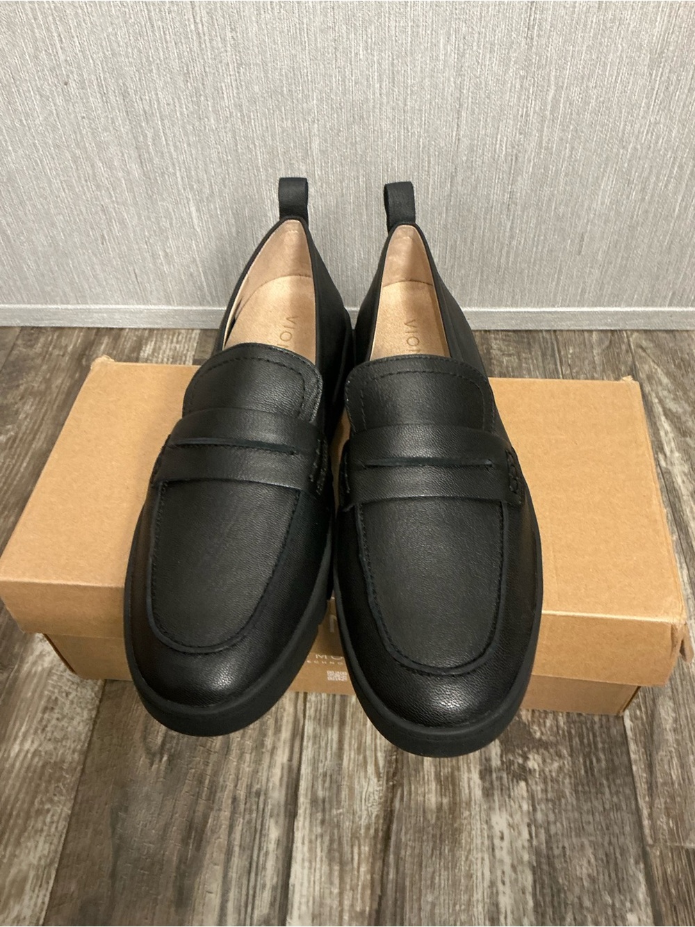 Vionic Black Leather Slip-On Loafer Size 10 - Picture 16 of 16